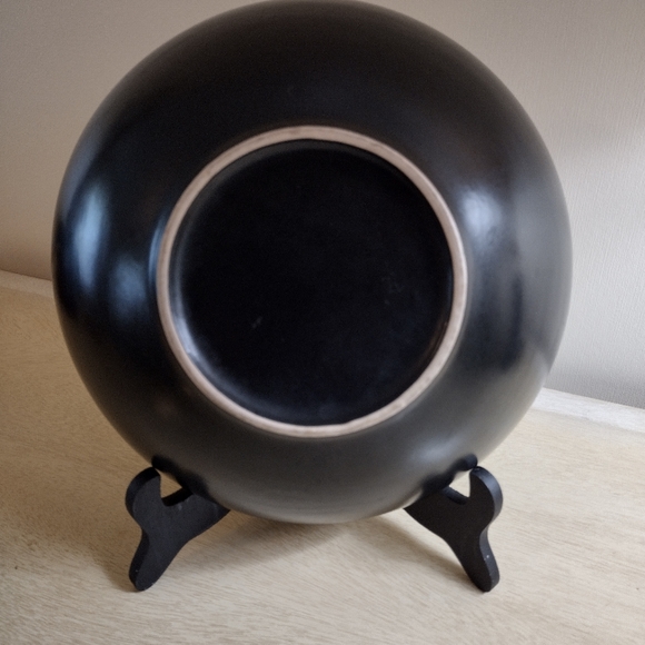 Studio Art pottery Green Glazed Radiant Textured Black Matte Base. - Picture 6 of 6